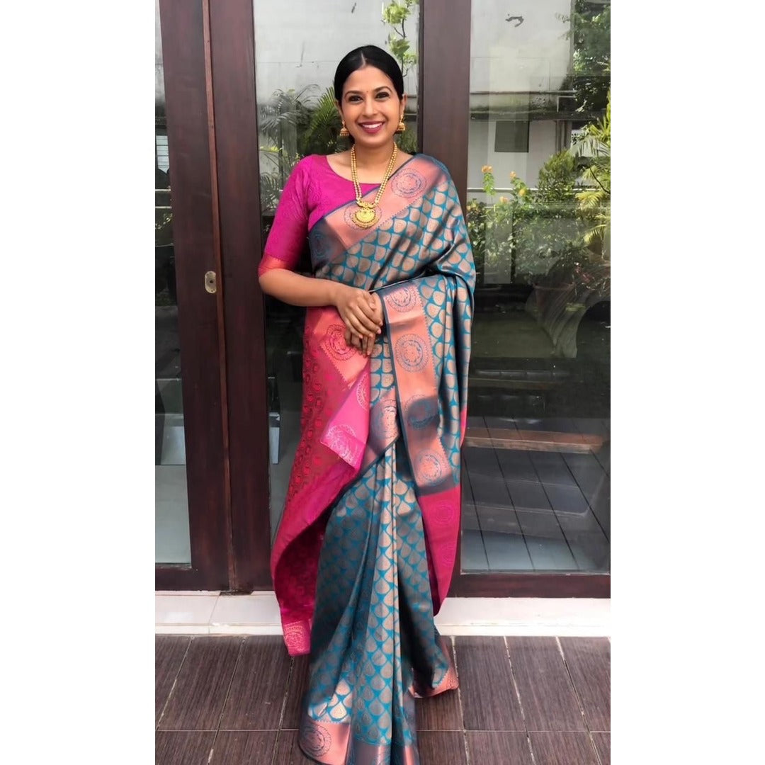 Light Pink saree with Royal Blue Border Soft Kanjivaram Design Saree in  USA, UK, Malaysia, South Africa, Dubai, Singapore